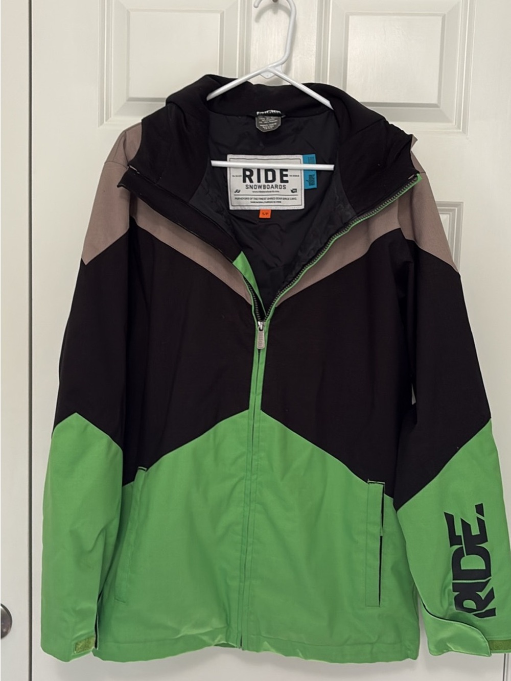 men’s sm Green & Black Snowboard Jacket
